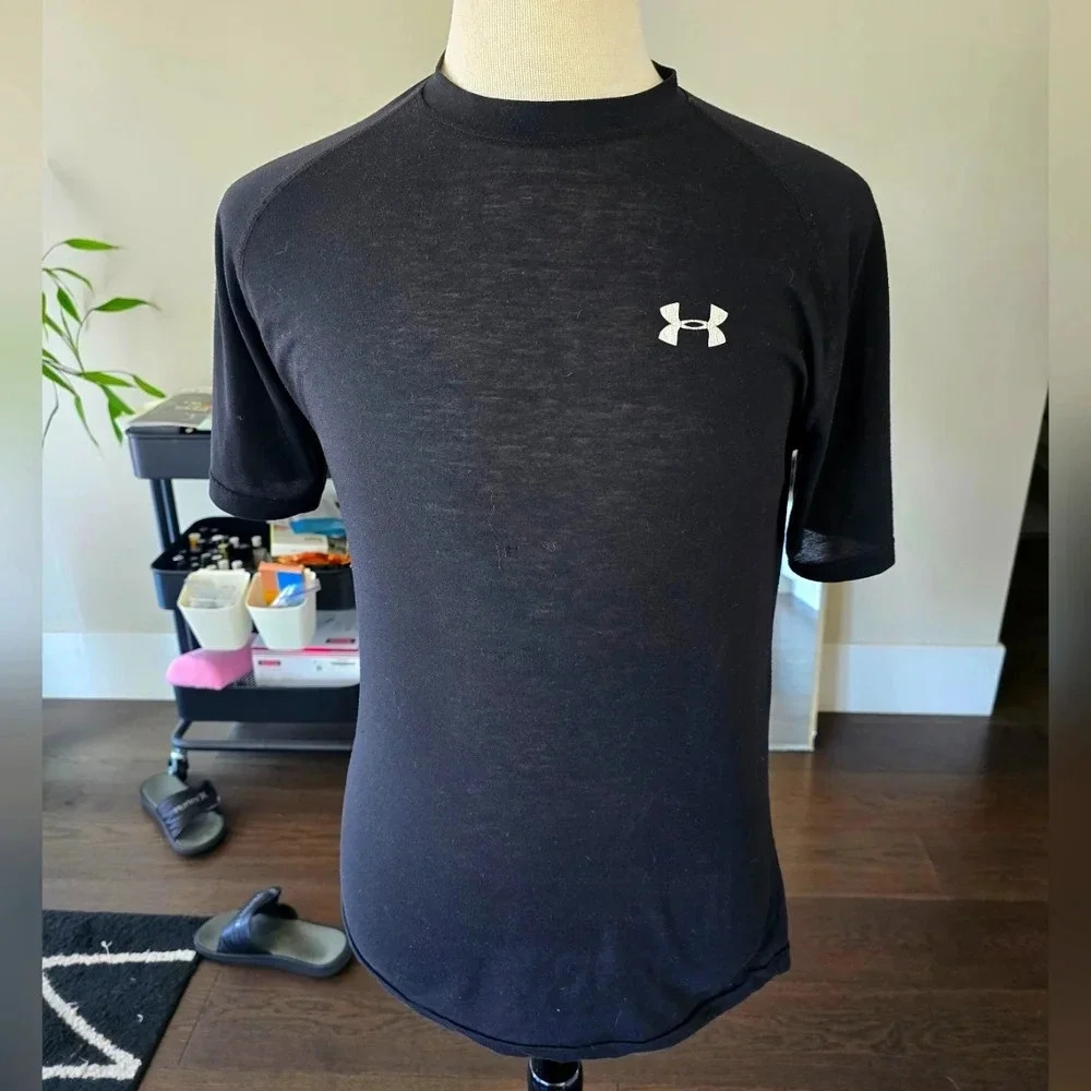 Mens Small Under Armour Black Althetic Shirt